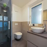 Apartman Magnificent Rooftop Jacuzzi & Terrace Olia