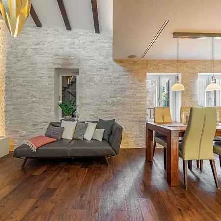 Magnificent Rooftop Jacuzzi & Terrace Olia