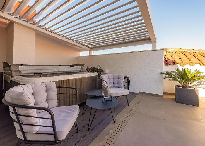 Διαμέρισμα Magnificent Rooftop Jacuzzi & Terrace Olia *