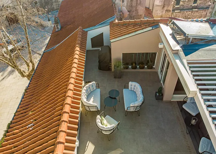 Magnificent Rooftop Jacuzzi & Terrace Olia