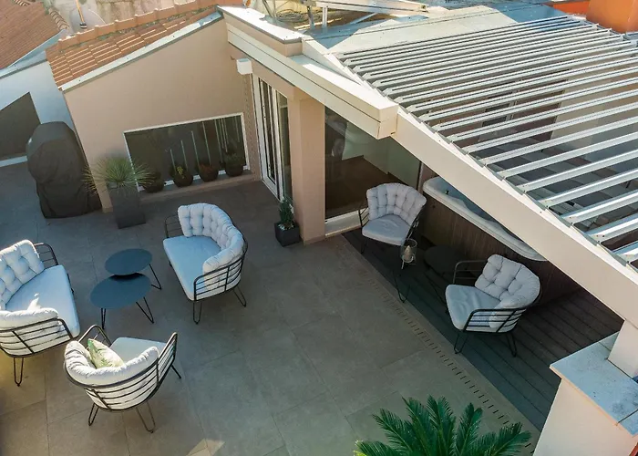 Magnificent Rooftop Jacuzzi & Terrace Olia Διαμέρισμα *