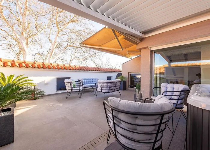 Διαμέρισμα Magnificent Rooftop Jacuzzi & Terrace Olia