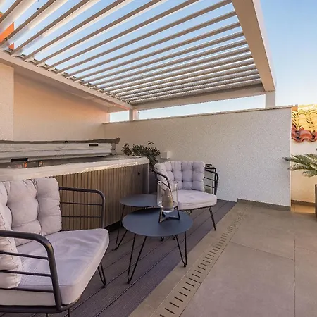 Appartamento Magnificent Rooftop Jacuzzi & Terrace Olia *