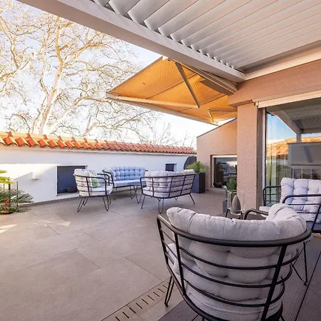 Appartamento Magnificent Rooftop Jacuzzi & Terrace Olia